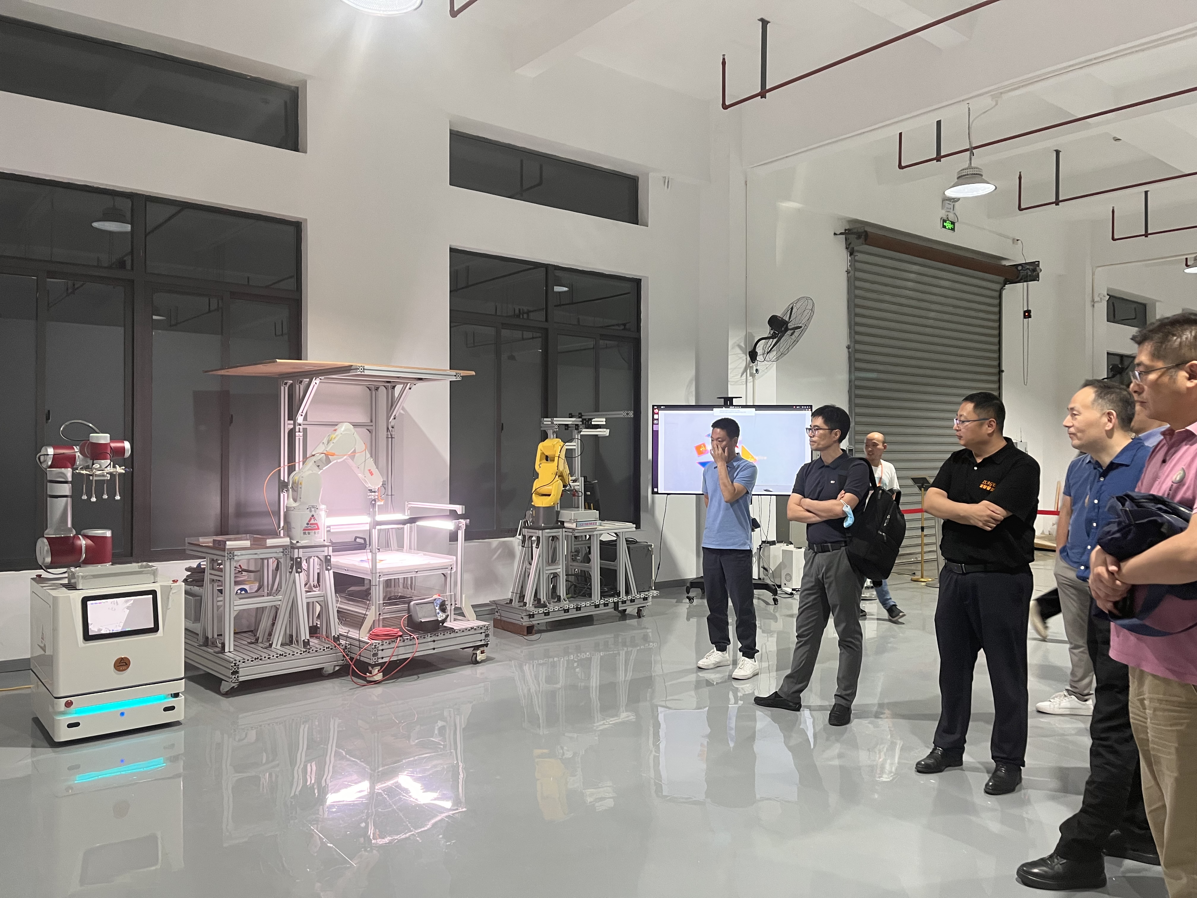 上海机器人产业技术研究院董事长郑军奇一行莅临金年金字招牌诚信至上参观指导(图5)